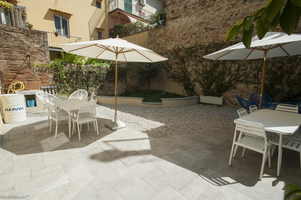 Dimora 16 Rooms & Garden Prato  Bagian luar foto