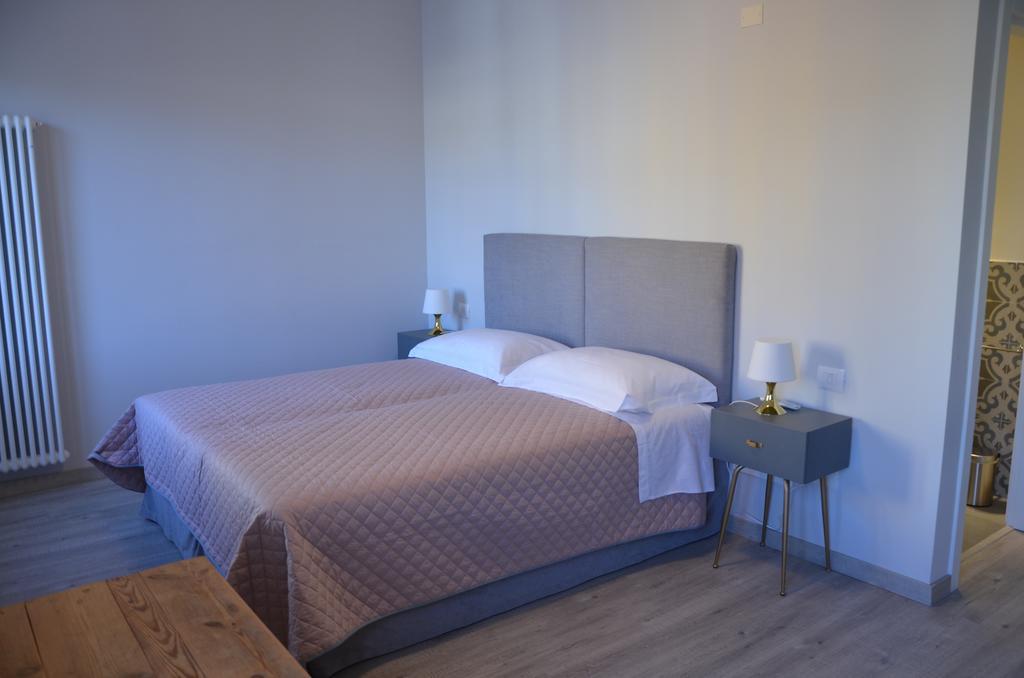 Dimora 16 Rooms & Garden Prato  Bagian luar foto