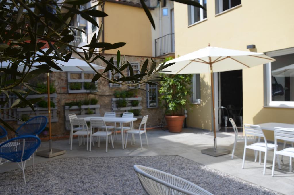Dimora 16 Rooms & Garden Prato  Bagian luar foto